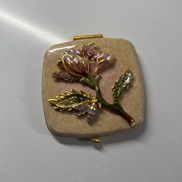 Jay Strongwater compact mirror. - Picture 1 of 6